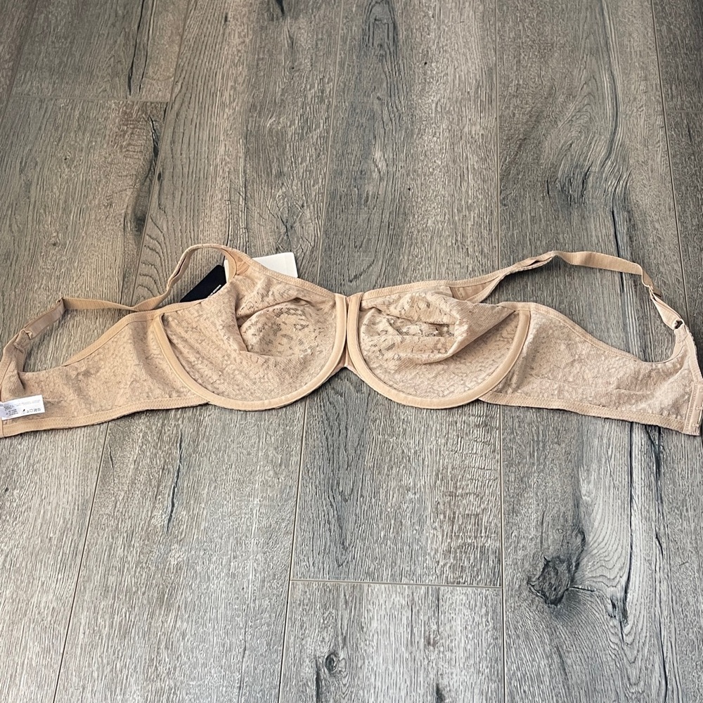 Wacoal Lace Underwire Bra in Tan - Picture 6 of 7